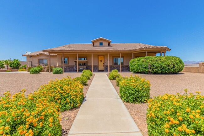 property at 1804 E Loveland Ln