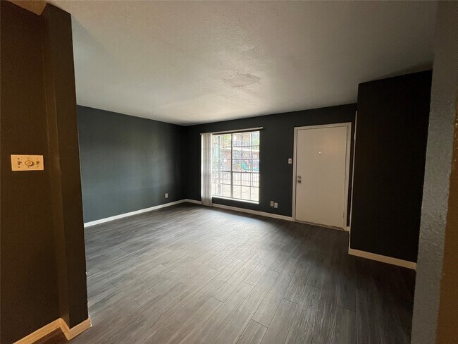 11540 Chimney Rock Rd in Houston, TX - Building Photo - Building Photo