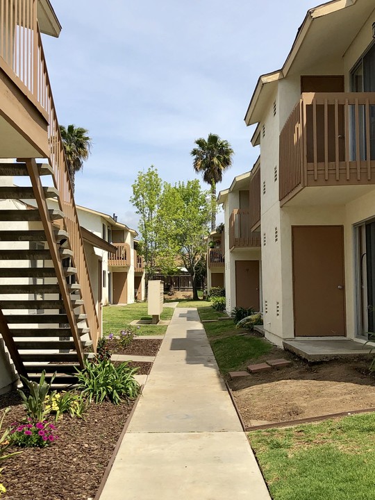 Burkhart Apartments in Chula Vista, CA - Foto de edificio