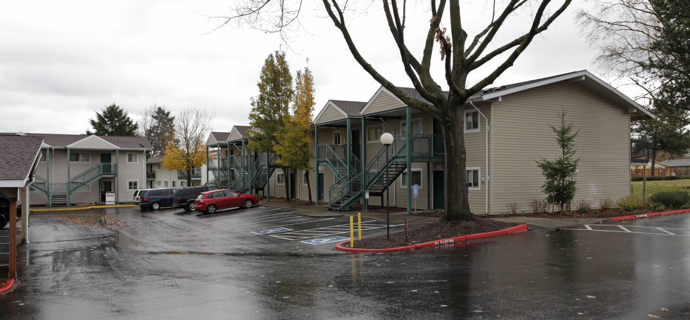 Tamarack Apartments in Portland, OR - Building Photo