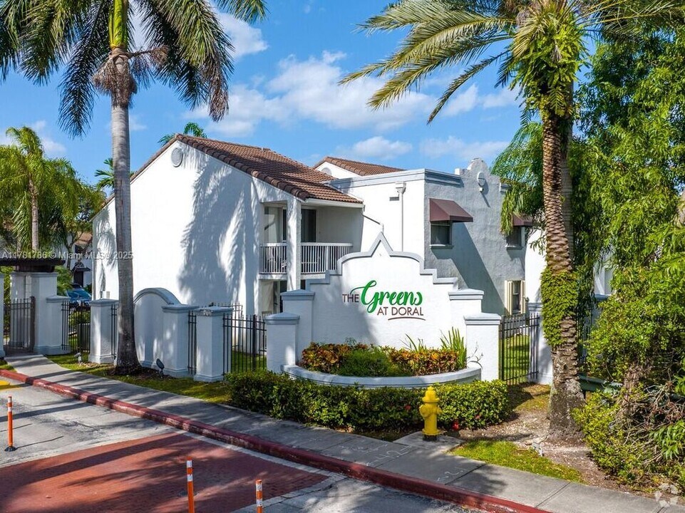 9762 NW 49th Terrace in Doral, FL - Building Photo