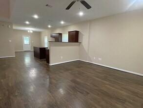 8138 Gallahad St in Houston, TX - Foto de edificio - Building Photo