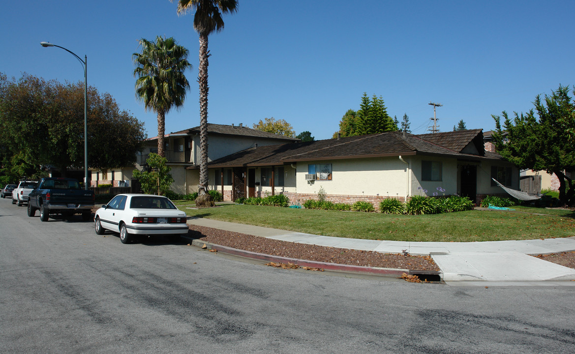 678 Iris Ave in Sunnyvale, CA - Building Photo