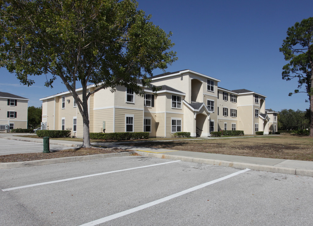 Grande Court North Port in North Port, FL - Foto de edificio