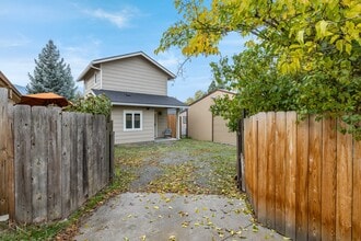 878 Clay St in Ashland, OR - Building Photo - Building Photo