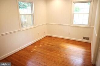 10202 Greenfield St in Kensington, MD - Building Photo - Building Photo