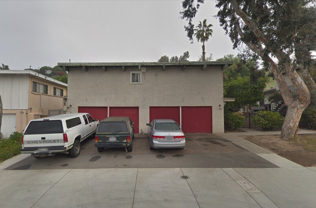 5902 Streamview Dr in San Diego, CA - Building Photo