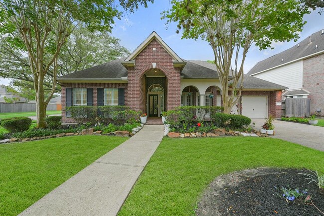 1008 Elm Pointe
