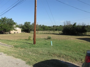 1008 W 2nd St in Brady, TX - Building Photo - Building Photo