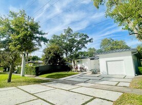 330 NE 88th St in El Portal, FL - Building Photo