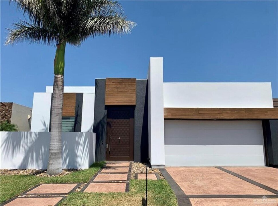 302 Grovewood Ave in Mission, TX - Building Photo