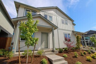 1892-1898 SE Hankel St in Dallas, OR - Building Photo