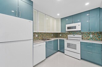 3220 Bayview Dr, Unit 302 in Fort Lauderdale, FL - Building Photo - Building Photo