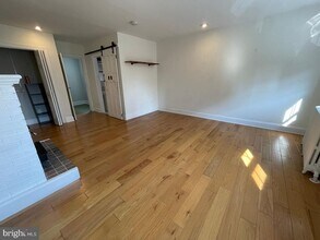 233 Brown St in Philadelphia, PA - Building Photo - Building Photo