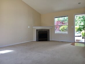 15211 50th Ave SE in Everett, WA - Foto de edificio - Building Photo