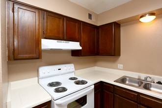 Remington Apartments in Oklahoma City, OK - Building Photo - Interior Photo