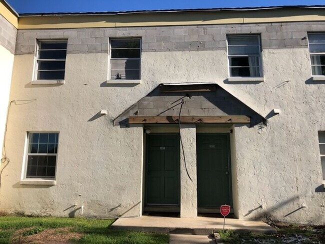 property at 2325 W Pensacola St