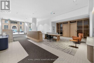 395 Square One Dr in Mississauga, ON - Building Photo - Building Photo