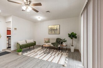 15 Ferry St in Everett, MA - Foto de edificio - Building Photo