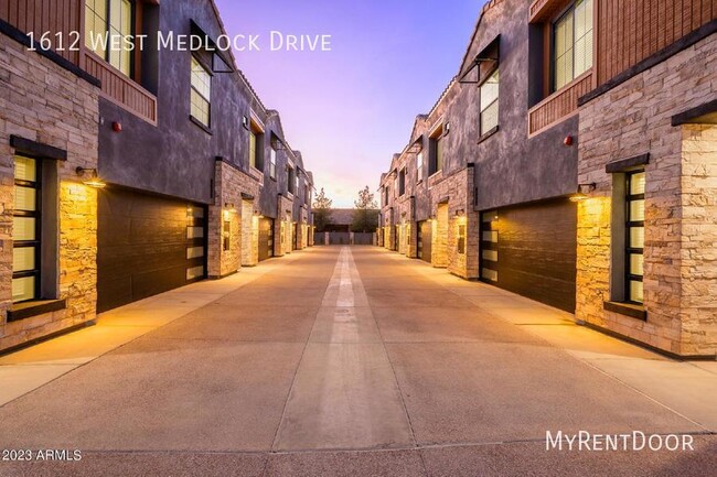 1612 W Medlock Dr in Phoenix, AZ - Foto de edificio - Building Photo