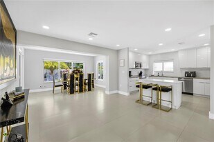 1104 N 13th Ter in Hollywood, FL - Building Photo