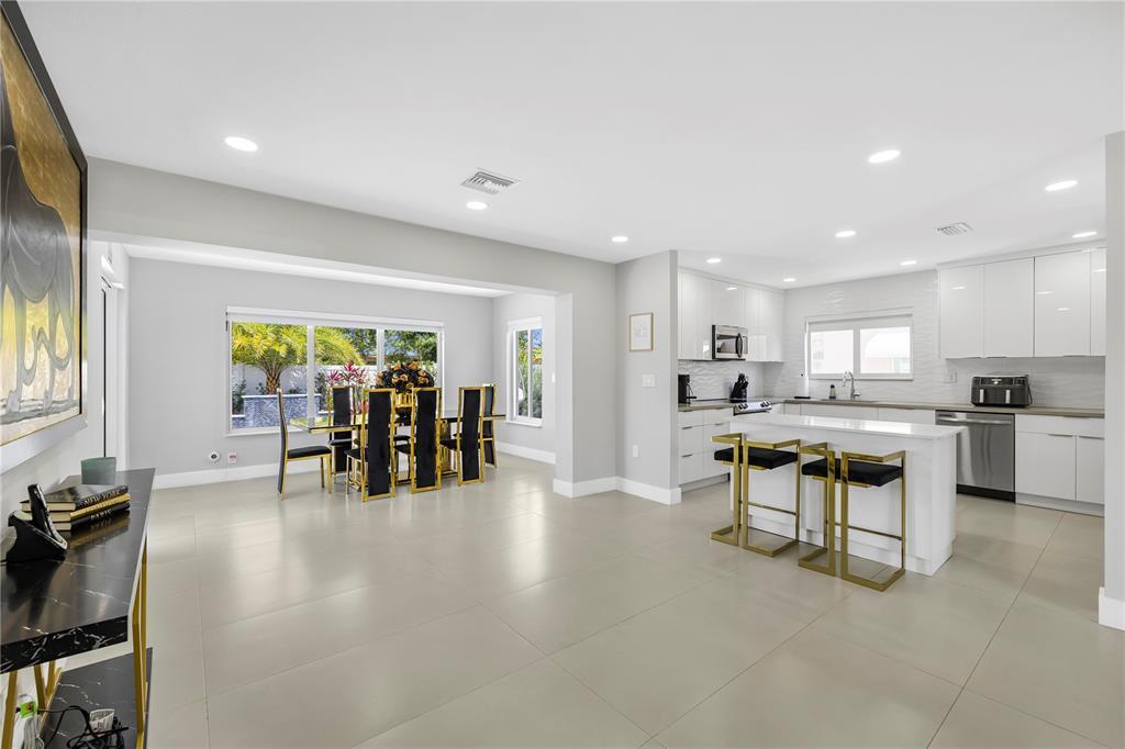 1104 N 13th Ter in Hollywood, FL - Building Photo