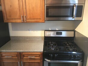 27 Mount Vernon St, Unit . in Somerville, MA - Building Photo - Building Photo