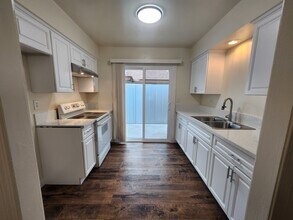 431 S Simpson Ave, Unit D in Hemet, CA - Foto de edificio - Building Photo