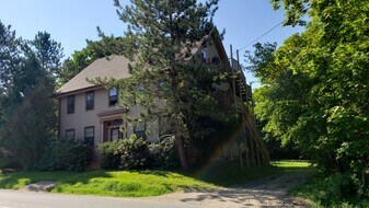 7 Elm St in Machias, ME - Building Photo