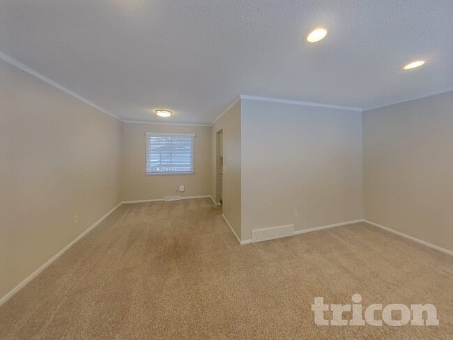 13101 Thomas Ave in Burnsville, MN - Building Photo - Building Photo