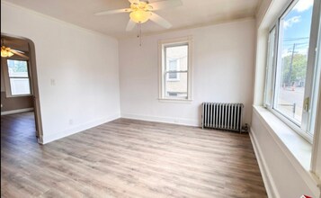 8 Cross St, Unit 1 in Woburn, MA - Foto de edificio - Building Photo