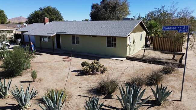 40908 Fieldspring St in Lancaster, CA - Foto de edificio - Building Photo