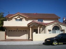 1304 Mackay Ln in Redondo Beach, CA - Building Photo