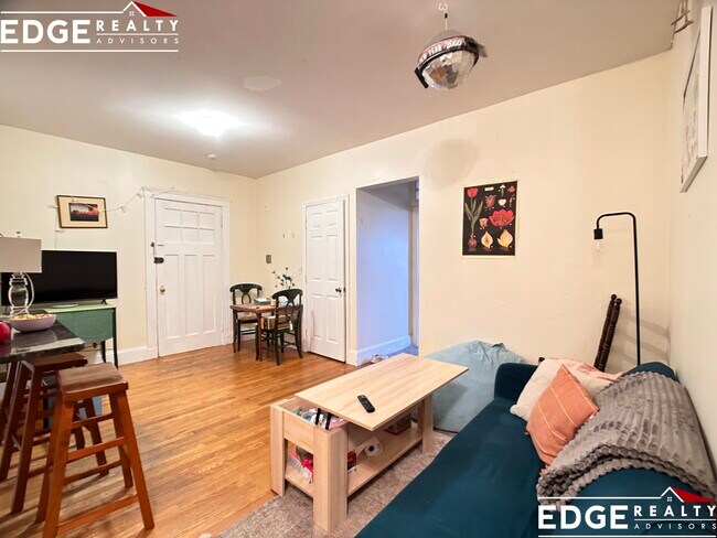 62 Egmont St, Unit 1 in Brookline, MA - Building Photo - Building Photo