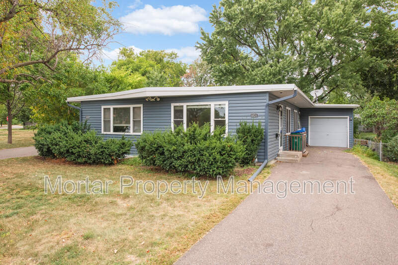 6026 W 35th St in St. Louis Park, MN - Building Photo