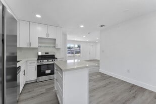 317 NW 3rd St in Deerfield Beach, FL - Building Photo