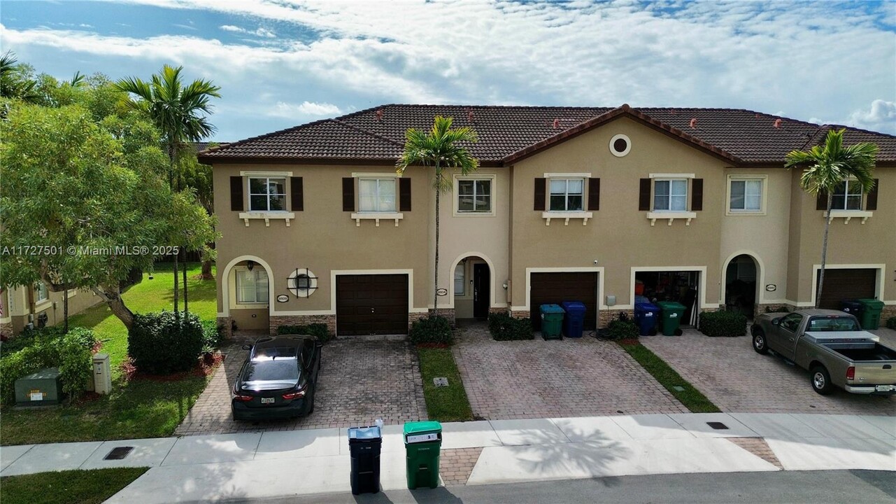 8928 SW 223rd Terrace in Cutler Bay, FL - Building Photo