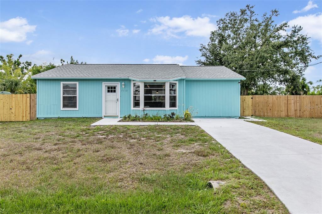 7113 Regina Dr in Englewood, FL - Building Photo