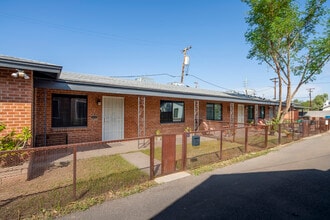 Portland Apartments in Phoenix, AZ - Building Photo - Building Photo
