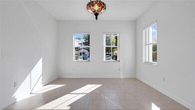 17994 NW 87th Pl in Hialeah, FL - Building Photo - Building Photo