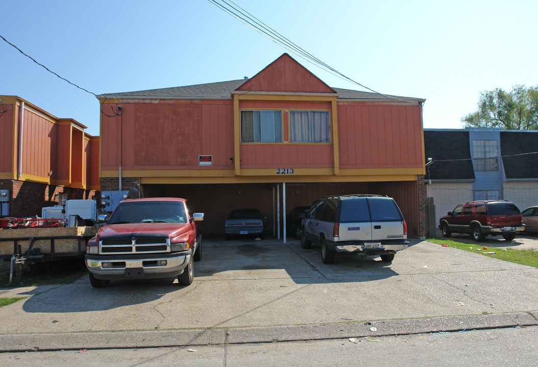 2213 Giuffrias Ave in Metairie, LA - Building Photo