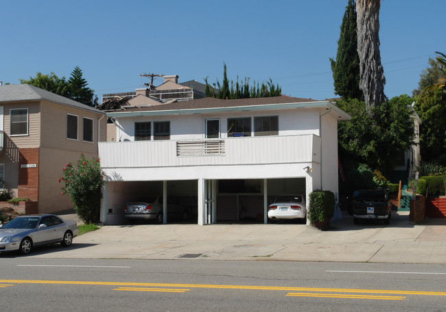 2121 S Beverly Glen Blvd in Los Angeles, CA - Building Photo - Building Photo