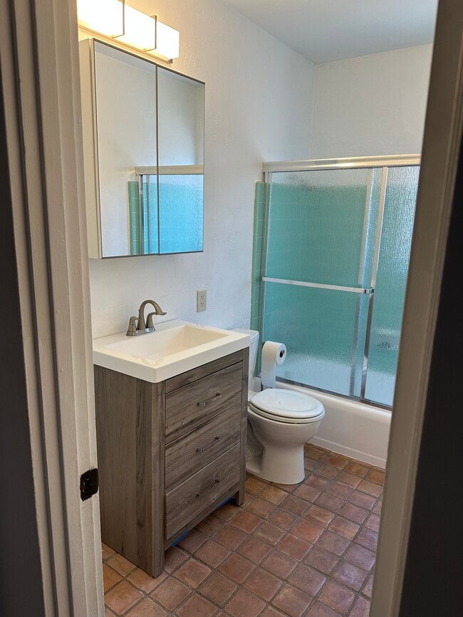 309 N Venice Blvd, Unit REAR in Los Angeles, CA - Foto de edificio - Building Photo