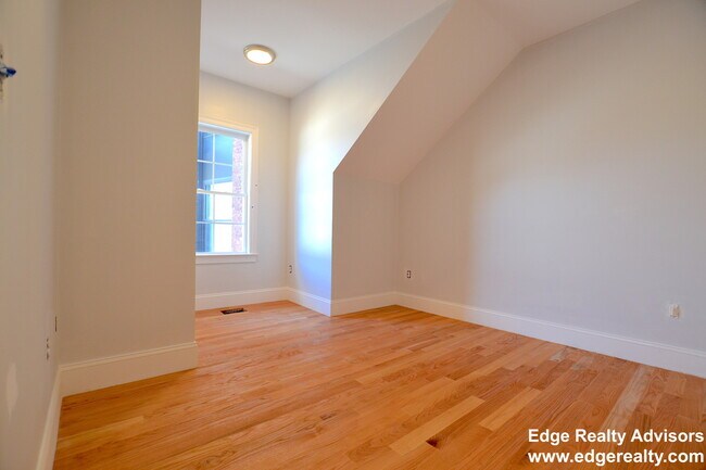 2A Islington St, Unit 2 in Boston, MA - Building Photo - Building Photo