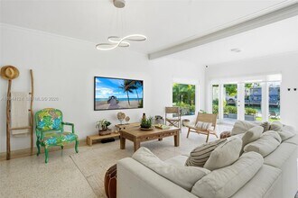 950 S Shore Dr in Miami Beach, FL - Building Photo - Building Photo