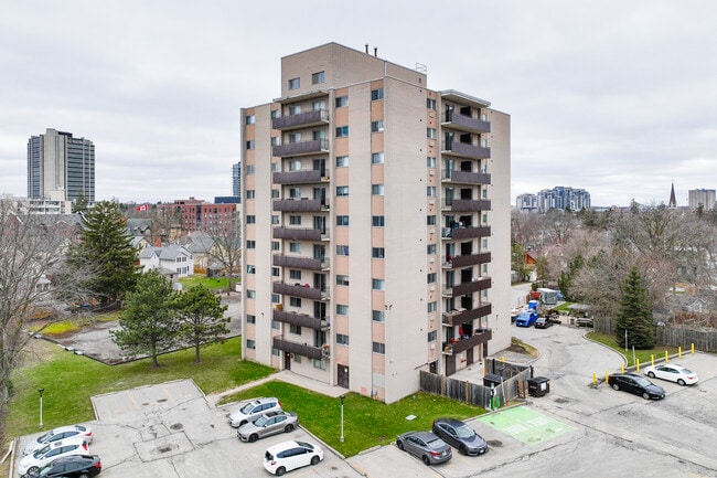 Metropolitan Towers in Waterloo, ON - Building Photo - Building Photo