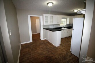 5200 Springdale Dr in Milton, FL - Building Photo - Building Photo