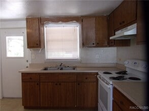 1172 NE 1st St in Crystal River, FL - Building Photo - Building Photo