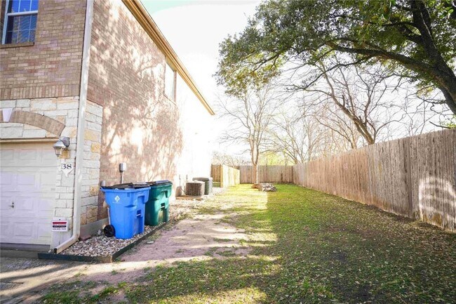 11608 Spicewood Pkwy in Austin, TX - Building Photo - Building Photo