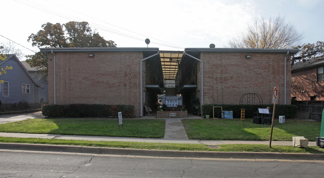 Twin Oaks Apartments in Denton, TX - Building Photo - Building Photo